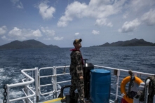 Một đội tàu an ninh của Bộ Hàng hải và Ngư nghiệp Indonesia chuẩn bị neo đậu tại quần đảo Natuna trong quá trình tuần tra an ninh dọc theo vùng đặc quyền kinh tế của Indonesia, ở Ranai, Indonesia, vào ngày 16/08/2016. (Ảnh: Ulet Ifansasti/Getty Images)