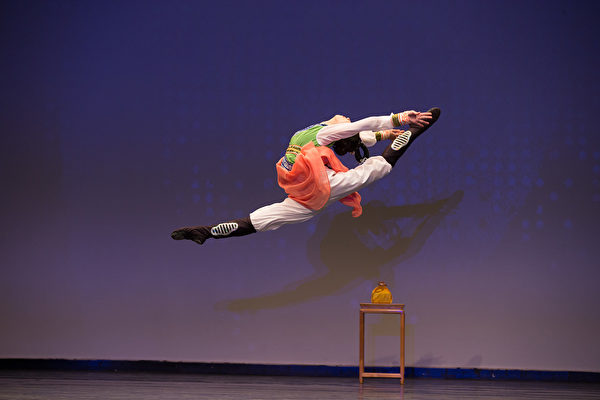 Shen Yun lấy Múa cổ điển Trung Quốc làm hình thức chính trong nghệ thuật biểu diễn