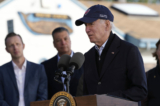 Tổng thống Joe Biden trình bày tại Công viên Tiểu bang Seacliff ở Aptos, California, hôm 19/01/2023, sau khi chứng kiến ​​thiệt hại do các cơn bão gây ra gần đây. (Ảnh: Susan Walsh/AP Photo)