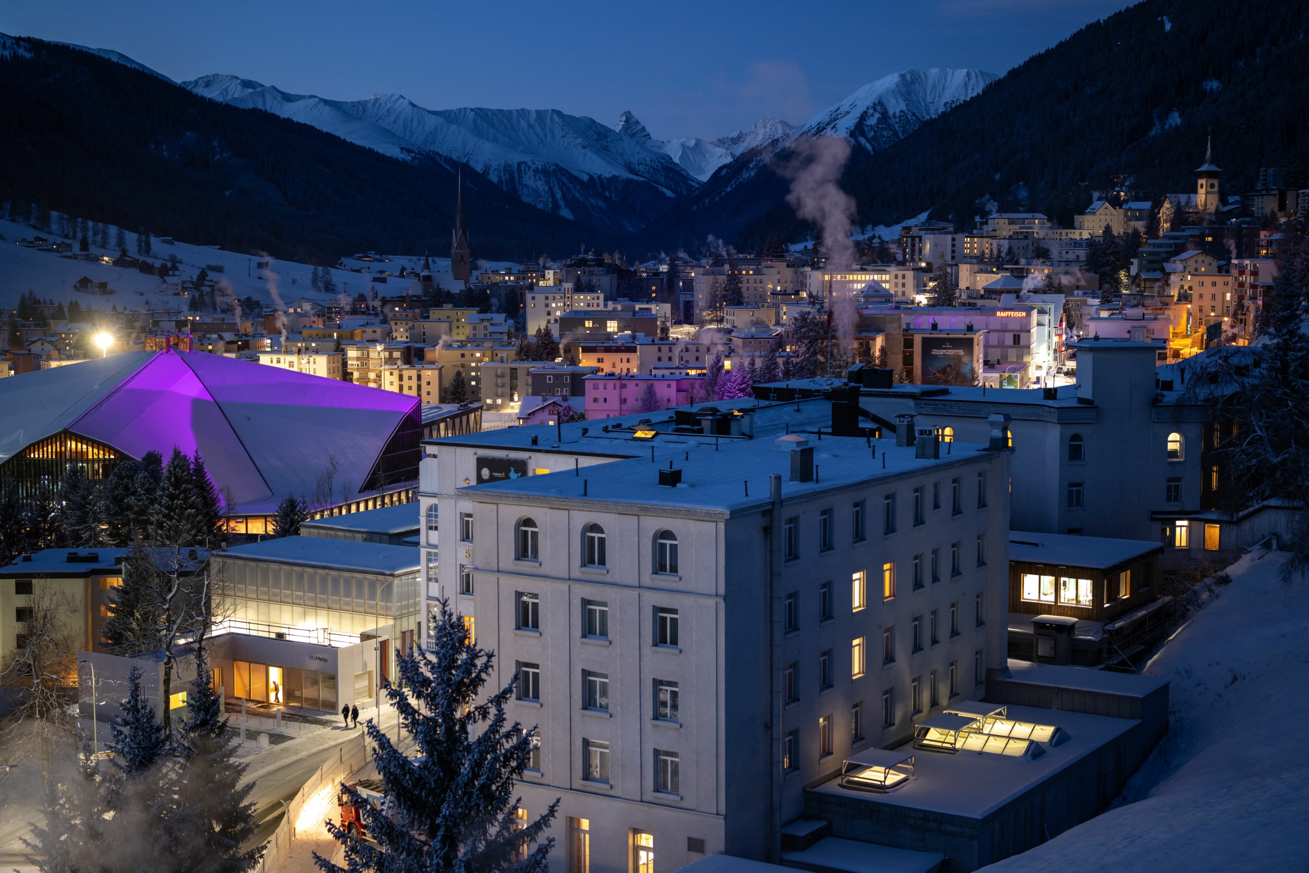 Một bức ảnh chụp toàn cảnh khu nghỉ dưỡng Davos, hôm khai mạc Diễn đàn Kinh tế Thế giới (WEF) thường niên ở Davos hôm 16/01/2023. (Ảnh: Fabrice Coffrini/AFP/Getty Images)