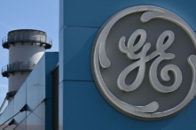Hình ảnh logo của đại công ty General Electric của Hoa Kỳ tại nhà máy Belfort, miền đông nước Pháp, hôm 29/03/2021. (Ảnh: Sebastien Bozon/AFP qua Getty Images)