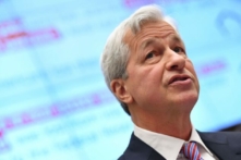 CEO JP Morgan Chase Jamie Dimon làm chứng trước Ủy ban Dịch vụ Tài chính Hạ viện trên Điện Capitol ở Hoa Thịnh Đốn vào ngày 10/04/2019. (Ảnh: Mandel Ngan/AFP/Getty Images)