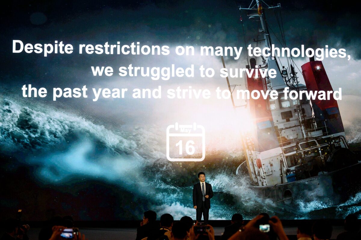 Chủ tịch luân phiên Huawei Quách Bình (Guo Ping) nói trong Hội nghị thượng đỉnh các Nhà phân tích Toàn cầu của Huawei 2020 tại trụ sở Huawei ở Thâm Quyến, tỉnh Quảng Đông, miền nam Trung Quốc, hôm 18/05/2020. (Ảnh: Noel Celis/AFP qua Getty Images)