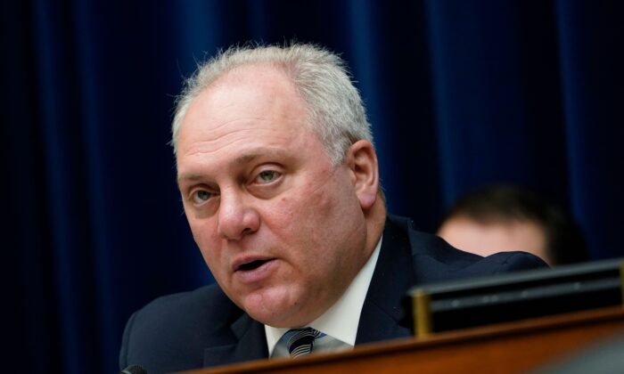 Dân biểu Steve Scalise (Cộng Hòa-Louisiana) nói chuyện trong một phiên điều trần của Tiểu ban Lựa chọn của Hạ viện về Cuộc khủng hoảng Virus Corona tại Tòa nhà Văn phòng Hạ viện Rayburn trên Capitol Hill vào ngày 19/05/2021. (Ảnh: Susan Walsh/Pool/AFP qua Getty Images)