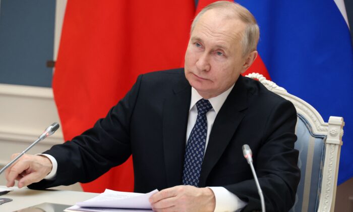 Tổng thống Putin ra lệnh ngừng bắn 36 giờ nhân dịp Giáng Sinh, Ukraine từ chối