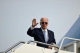 Tổng thống Joe Biden lên chiếc Không lực Một tại Căn cứ chung Andrews ở Maryland hôm 08/01/2023. (Ảnh: Jim Watson/AFP via Getty Images)