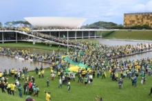 Những người ủng hộ cựu Tổng thống Brazil Jair Bolsonaro tổ chức một cuộc biểu tình tại Esplanada dos Ministryios ở Brasilia, Brazil hôm 08/01/2023. (Ảnh: Evaristo Sa/AFP qua Getty Images)