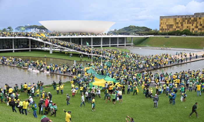 Brazil: Những người ủng hộ ông Bolsonaro xâm phạm Tòa nhà Quốc hội và Dinh Tổng thống