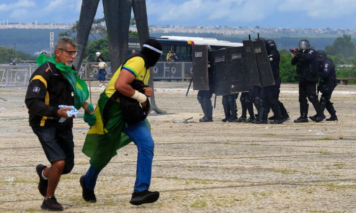 Tòa Bạch Ốc phản ứng về vụ xâm phạm Tòa nhà Quốc hội Brazil của người biểu tình