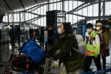 Hành khách chuẩn bị làm thủ tục tại phi trường quốc tế Đại Hưng ở Bắc Kinh, hôm 19/01/2023. (Ảnh: Wang Zhao/AFP qua Getty Images)