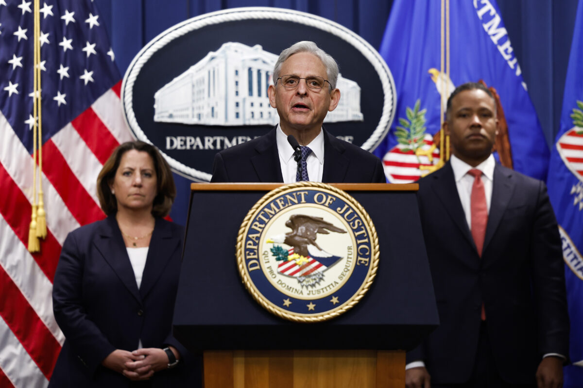 Tổng Chưởng lý Merrick Garland đưa ra những nhận định tại Tòa nhà Bộ Tư pháp Hoa Kỳ ở Hoa Thịnh Đốn, hôm 18/11/2022. (Ảnh: Anna Moneymaker/Getty Images)