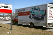 Một chiếc xe tải U-Haul trong một bức ảnh tư liệu được chụp ở Illinois. (Ảnh: Tim Boyle/Hình Getty Images)