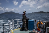 Một đội tàu an ninh của Bộ Hàng hải và Ngư nghiệp chuẩn bị neo đậu tại Natuna trong một cuộc tuần tra an ninh dọc theo vùng đặc quyền kinh tế (EEZ) của Indonesia ở Natuna, Ranai, Indonesia, vào ngày 16/08/2016. (Ảnh: Ulet Ifansasti/Getty Images)