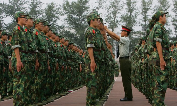 Trung Quốc: Đại học quân sự hàng đầu đưa ra 19 cáo phó chỉ trong hai tuần