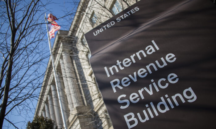 Tòa nhà Sở Thuế vụ (IRS) ở Hoa Thịnh Đốn vào ngày 19/02/2014. (Ảnh: Jim Watson/AFP/Getty Images)