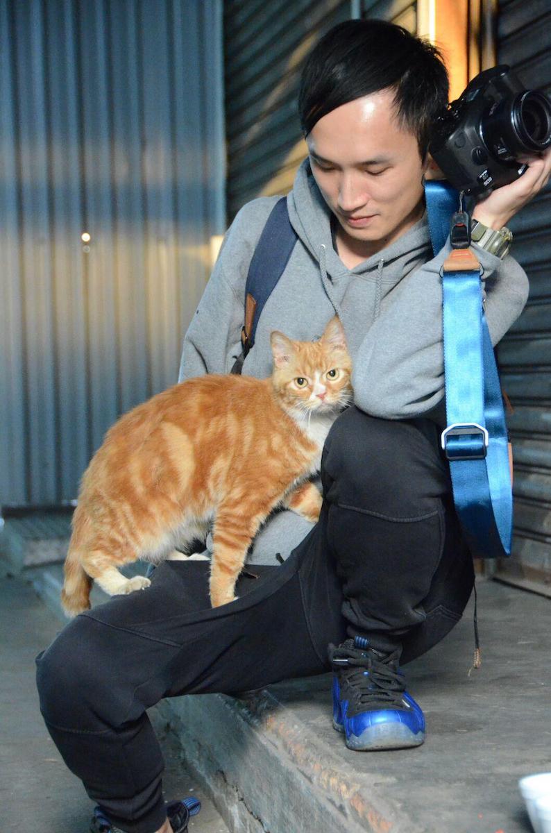 Nhiếp ảnh gia Jason Ng đã đến nhiều nơi khác nhau để chụp mèo đường phố bằng máy ảnh của mình. Anh đã ghi lại những thay đổi trong các cộng đồng và những con vật đi lạc của những cộng đồng đó ở các quận cũ của Hồng Kông. (Ảnh: Đăng dưới sự cho phép của Jason Ng)