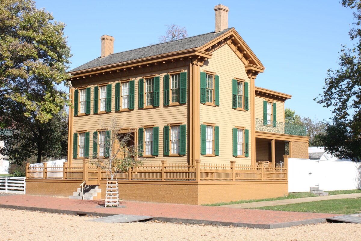 Ngôi nhà giản dị của gia đình Tổng thống Lincoln tại Springfield, Illinois