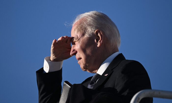 Nhà nước Ngầm có tìm cách hạ bệ Tổng thống Joe Biden?
