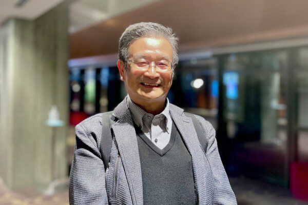 Ông Kanogawa Yoshiaki, chủ tịch một nhà máy sản xuất dây kim loại, đến tham dự Chương trình Nghệ thuật Biểu diễn Shen Yun tại Nhà hát ROHM Kyoto ở Kyoto, Nhật Bản, hôm 11/01/2023. (Ảnh: Niu Bin/The Epoch Times )