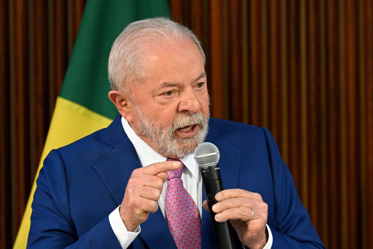 Tổng thống Brazil Luiz Inacio Lula da Silva nói trong cuộc họp nội các đầu tiên của chính phủ tại Cung điện Planalto ở Brasilia hôm 06/01/2023. (Ảnh: Evaristo Sa/AFP via Getty Images)