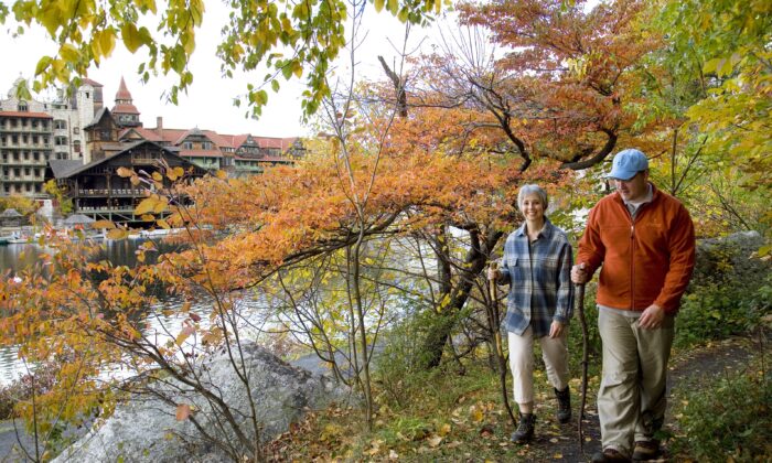 Đi bộ đường dài vào mùa thu. (Ảnh: Được sự cho phép của Mohonk Mountain House)