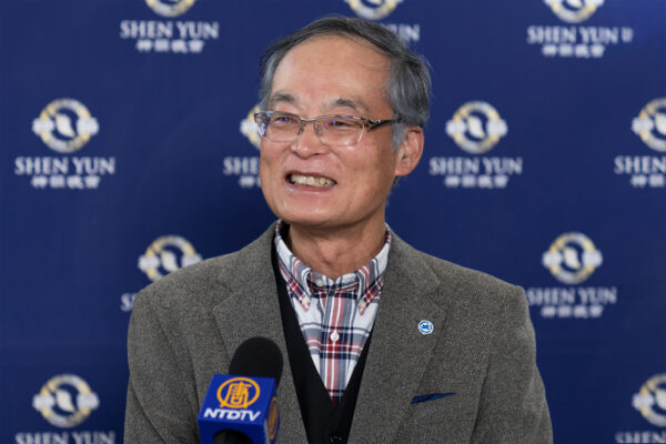 Ông Oki Hisashi, chủ tịch một công ty vận tải, tham dự chương trình Nghệ thuật Biểu diễn Shen Yun tại Trung tâm Nghệ thuật Biểu diễn Hyogo ở thành phố Nishinomiya, Nhật Bản, chiều ngày 09/01/2023. (Ảnh:Fujino Takeshi/The Epoch Times)