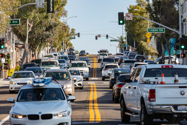 Đường Cao tốc Ven biển Thái Bình Dương ở Laguna Beach, California, vào ngày 15/10/2020. (Ảnh: John Fredricks/The Epoch Times)