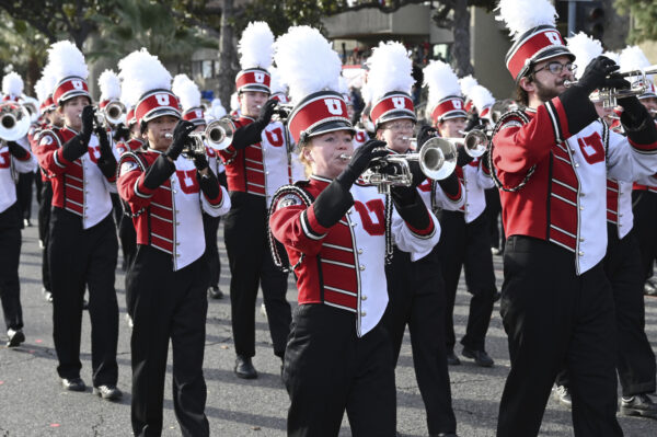 Ban nhạc Diễn hành của Đại học Utah diễn hành tại lễ hội Rose Parade lần thứ 134 ở Pasadena, California, hôm 02/01/2023. (Ảnh: Michael Owen Baker/AP Photo)