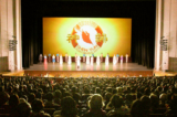 Tiết mục hạ màn của Công ty Nghệ thuật Biểu diễn Shen Yun Thế Giới tại Fukuoka Sunpalace Hotel & Hall ở Fukuoka, Nhật Bản, tối hôm 29/12/2022. (Ảnh: Đài truyền hình Tân Đường Nhân)