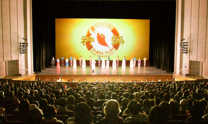 Khán giả Fukuoka chia sẻ: Shen Yun truyền cảm hứng cho chúng tôi