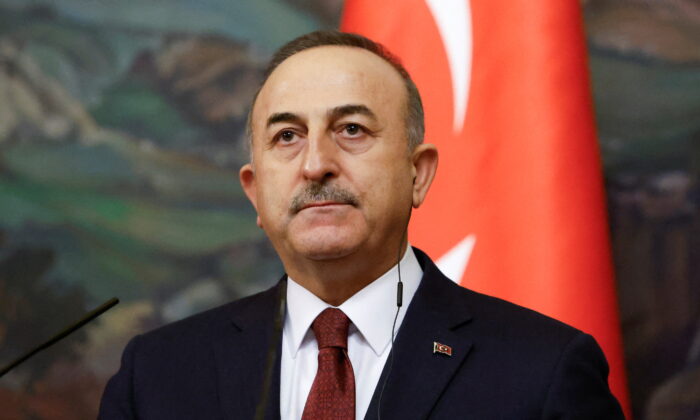 Ngoại trưởng Thổ Nhĩ Kỳ Mevlut Cavusoglu tham dự một cuộc họp báo chung với người đồng cấp Nga sau cuộc hội đàm của họ tại Moscow hôm 16/03/2022. (Ảnh: Maxim Shemetov/Pool/AFP qua Getty Images)