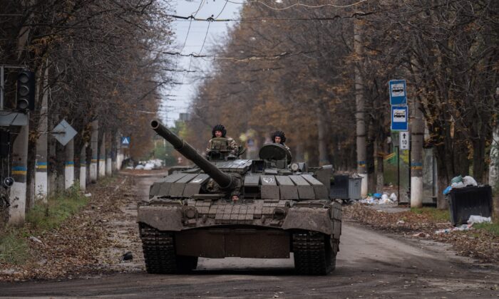 Kyiv tăng viện mặt trận phía Đông trong bối cảnh Nga tuyên bố giành chiến thắng tại vùng Donetsk
