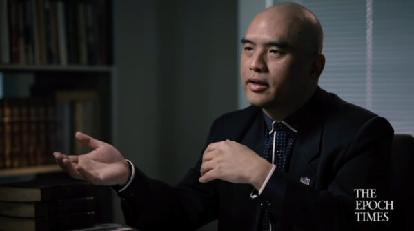 Tiến sĩ Lâm Hiểu Húc, cựu giám đốc phòng thí nghiệm của khoa bệnh truyền nhiễm tại Viện Nghiên cứu Quân đội Walter Reed. (Ảnh: Đăng dưới sự cho phép của The Epoch Times)