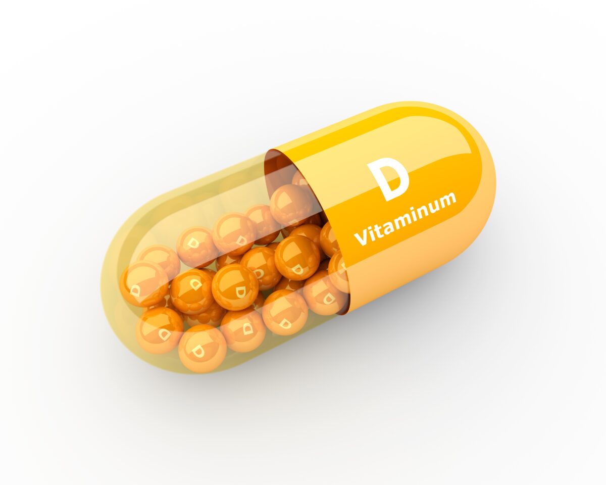 Cuộc sống hiện đại đã hạn chế việc chúng ta tiếp xúc ánh sáng mặt trời và tước đi nguồn cung cấp vitamin D chính, một chất dinh dưỡng quan trọng đối với sức khỏe và chức năng miễn dịch. (Ảnh: Aleksandra Gigowska/Shutterstock)