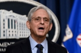 Tổng chưởng lý Merrick Garland chỉ định một biện lý đặc biệt để điều tra việc giải quyết các hồ sơ mật được tìm thấy tại tư dinh và các văn phòng cũ của Tổng thống Joe Biden, ở Hoa thịnh Đốn hôm 12/01/2023. (Ảnh: Olivier Douliery/AFP via Getty Images)