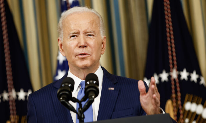 Tổng thống Hoa Kỳ Joe Biden có bài diễn văn tại Phòng Tiệc Quốc gia tại Tòa Bạch Ốc hôm 09/11/2022. (Ảnh: Samuel Corum/Getty Images)