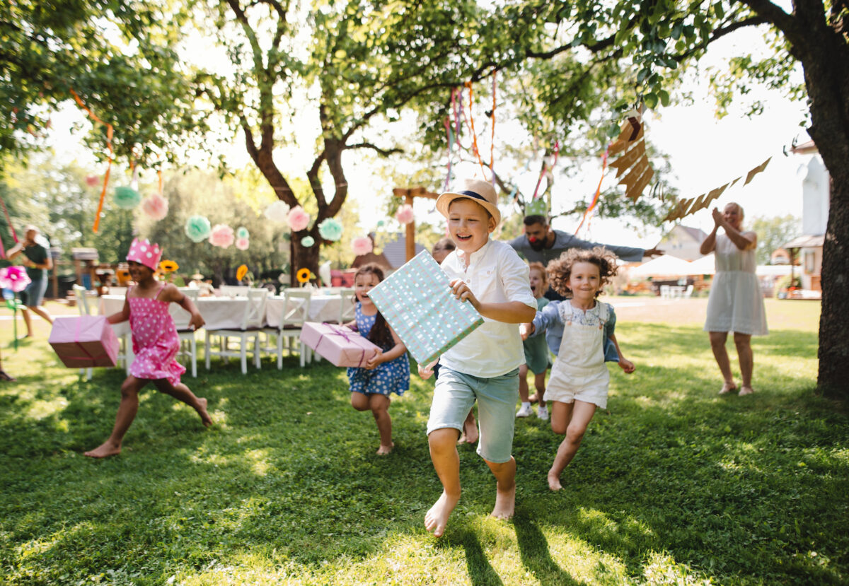 Dành thời gian lên kế hoạch trước cho những buổi tiệc sinh nhật có thể mang đến niềm vui và hào hứng cho khoảnh khắc đặc biệt đó. (Ảnh: Ground Picture/Shutterstock)