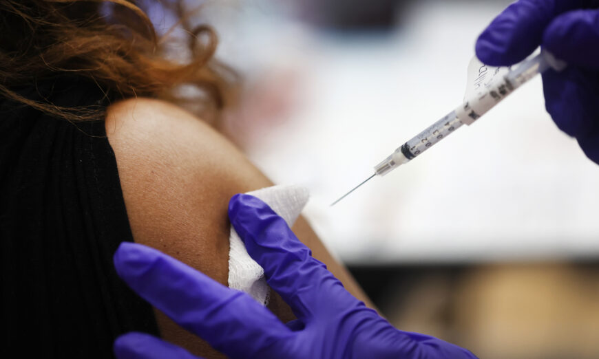 Kết cục của liều vaccine bổ sung tệ hơn so với loạt vaccine chính ở nhiều tiểu bang Hoa Kỳ