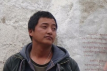 Ông Đoàn Tỉnh Cương (Doan Jinggang) ở Chùa Đại Chiêu (Tu viện Jokhang), Tây Tạng, năm 2011. (Ảnh: Do ông Đoàn Tỉnh Cương cung cấp)
