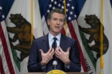 Thống đốc California Gavin Newsom trình bày đề xướng ngân sách tiểu bang cho năm tài khóa 2021–2022 của ông tại một cuộc họp báo ở Sacramento, vào ngày 08/01/2021. (Ảnh: Rich Pedroncelli/Pool/AP Photo)