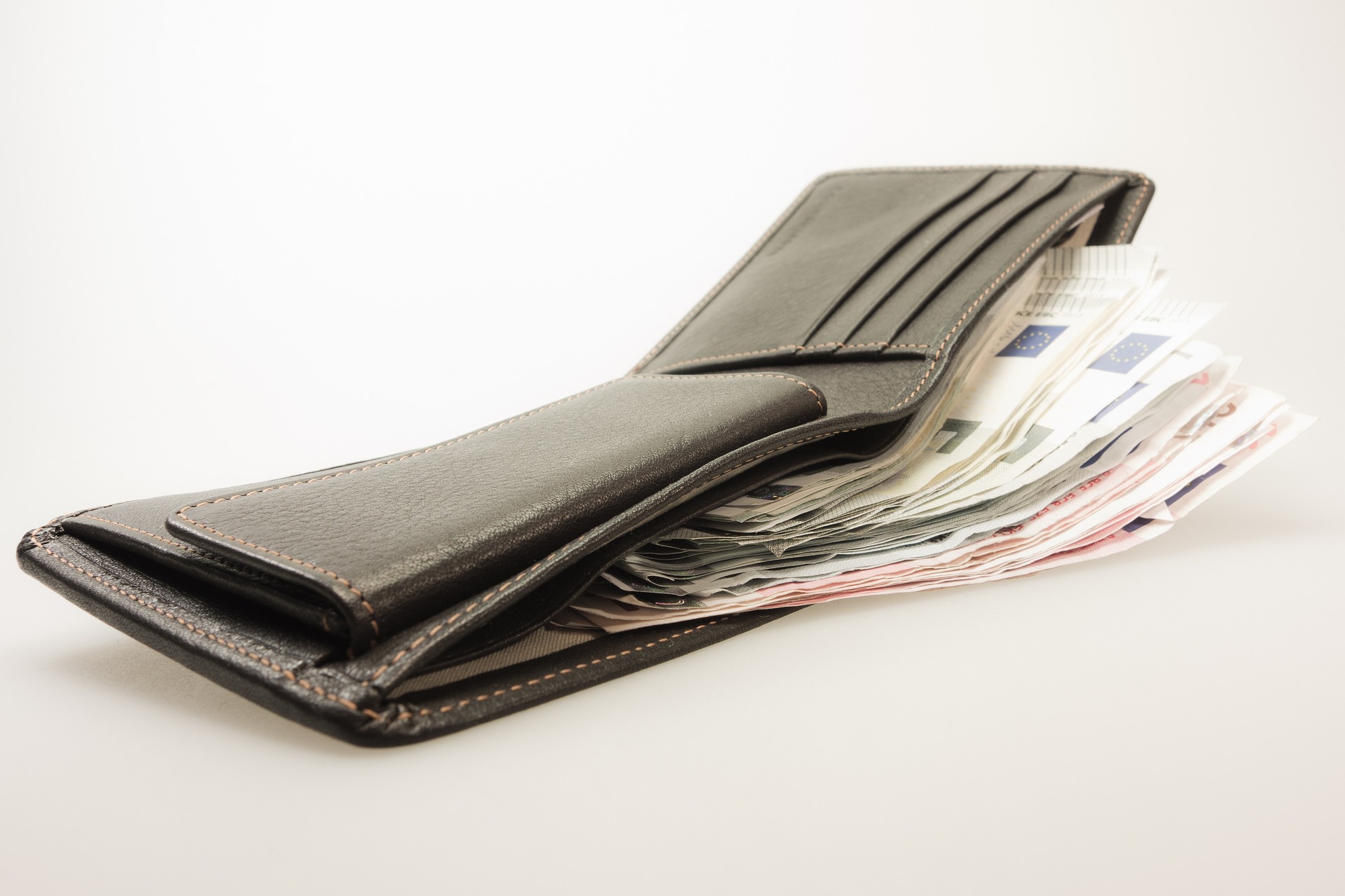 Tạp chí Reader's Digest đã tiến hành thí nghiệm về “chiếc ví bị mất”, họ cố tình làm rơi ví ở 16 thành phố được chọn trên khắp thế giới để xem mọi người phản ứng như thế nào, và liệu có trả lại ví một cách trung thực hay không. (Ảnh: Pixabay)