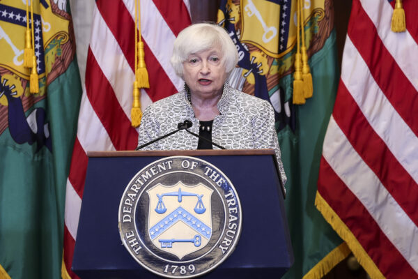 Bộ trưởng Ngân khố Janet Yellen đưa ra nhận xét trong một cuộc họp báo tại Bộ Ngân khố ở Hoa Thịnh Đốn, hôm 28/07/2022. (Ảnh: Win McNamee/Getty Images)