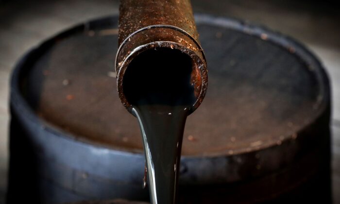 Giá dầu phục hồi sau hai phiên giảm mạnh đầu năm