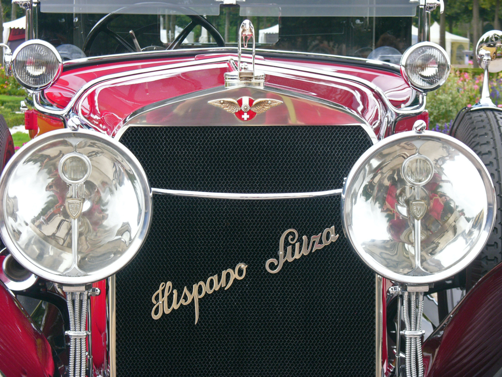 Chiếc xe mui trần sang trọng Hispano – Suiza H6 ở Schwetzingen, nước Đức. (Ảnh: George Stamatis/Shutterstock)