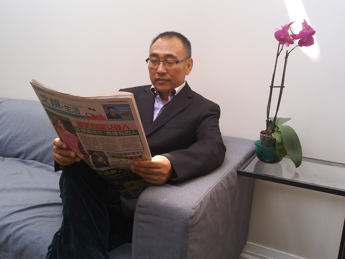 Ông Triệu Trung Nguyên, một bác sĩ Trung y, tại Toronto, Canada, vào tháng 05/2020. (Ảnh: Yi Ling/The Epoch Times)