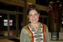 Cựu chủ trì chương trình tọa đàm cảm kích trước Shen Yun: ‘Cái thiện sẽ luôn chiến thắng’