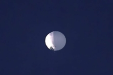 Một quả khí cầu ở độ cao lớn so với mặt biển lơ lửng trên bầu trời Billings, tiểu bang Montana, hôm 01/02/2023. (Ảnh: Larry Mayer/The Billings Gazette qua AP)