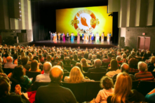 Khán giả người Trung Quốc khen ngợi Shen Yun