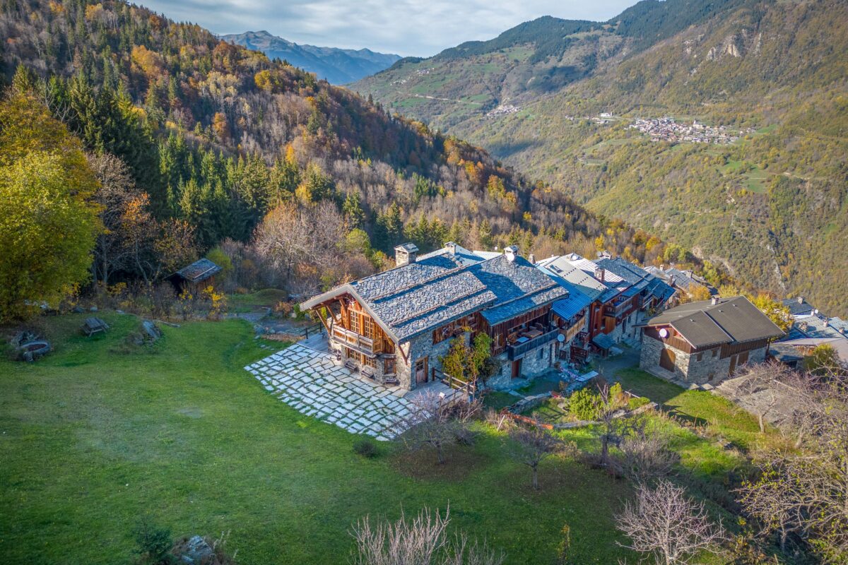 Ngôi nhà gỗ thơ mộng ở dãy núi Alps nước Pháp