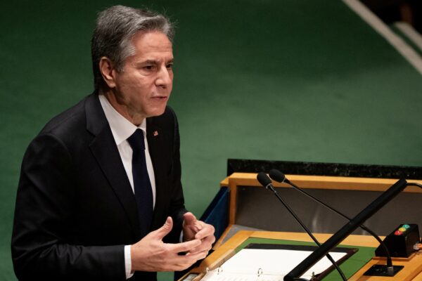 Ngoại trưởng Antony Blinken trình bày trước Đại hội đồng Liên Hiệp Quốc trong hội nghị đánh giá Hiệp ước Không Phổ biến Vũ khí hạt nhân ở New York vào ngày 01/08/2022. (Ảnh: David ‘Dee’ Delgado/Reuters)